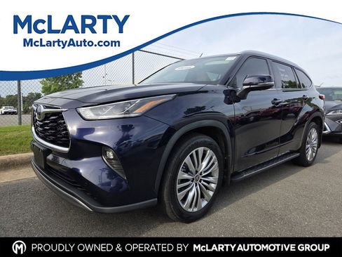 Used 2023 Toyota Highlander Platinum AWD/4WD image 1