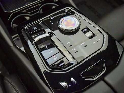 Used 2025 BMW 530i w/ Premium Package image 23