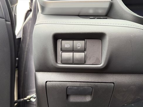 Used 2023 Toyota Highlander L image 13