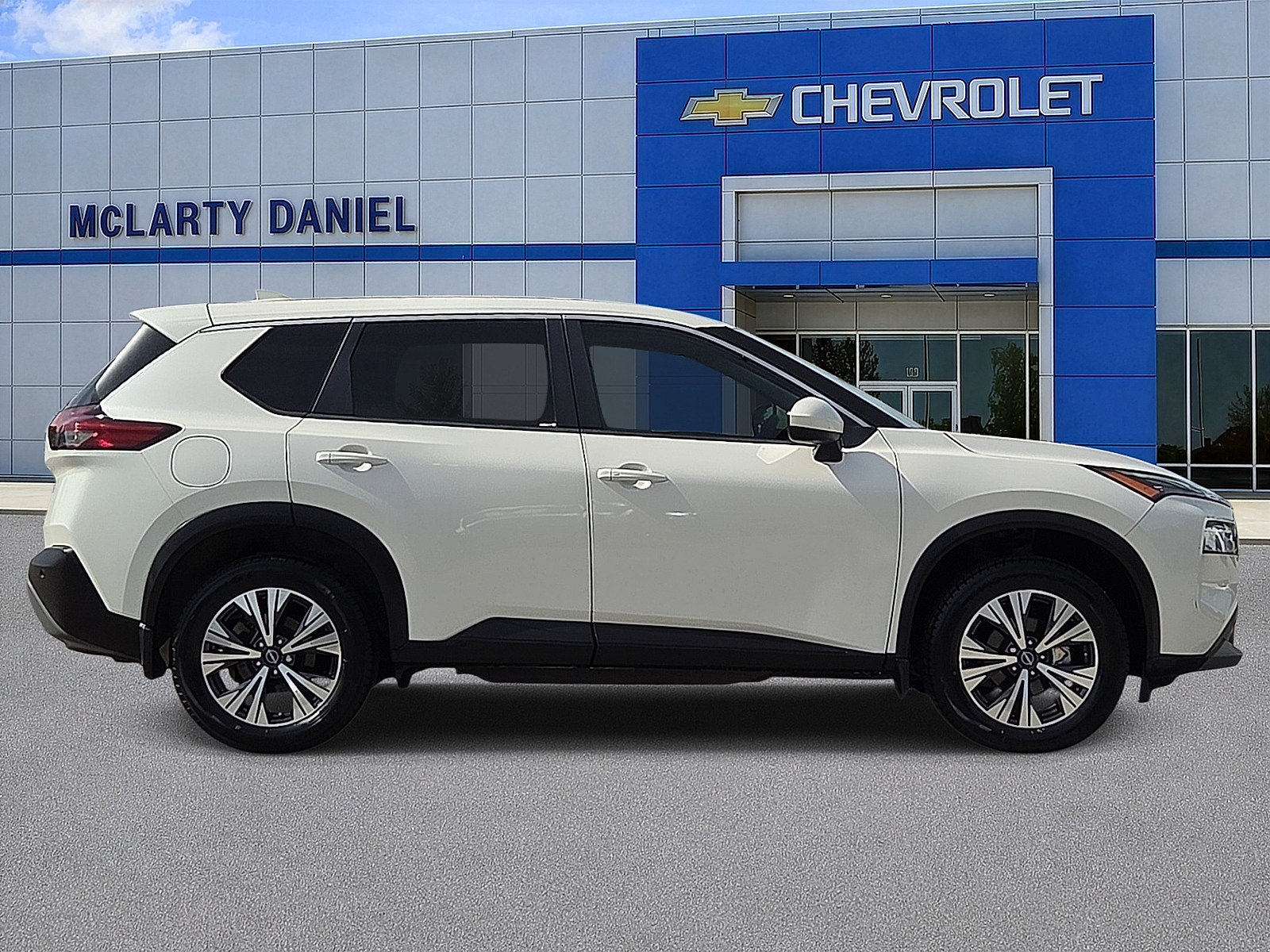 Used 2023 Nissan Rogue SV FWD image 6