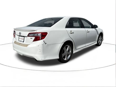 Used 2014 Toyota Camry SE FWD image 3