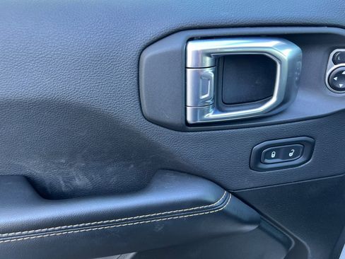 Used 2024 Jeep Wrangler Unlimited Sahara image 12