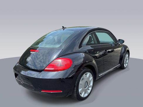 Used 2013 Volkswagen Beetle 2.5 Fender FWD image 3