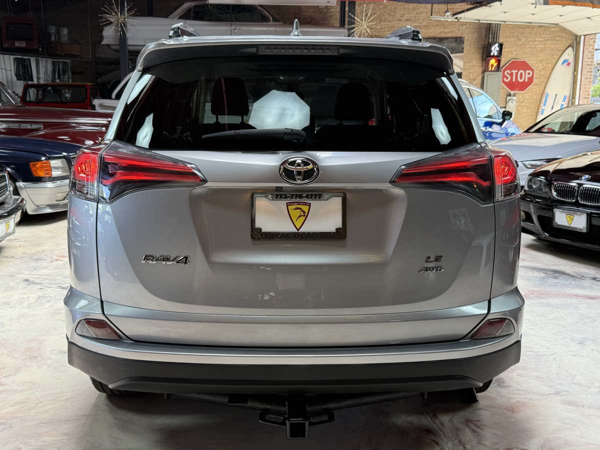 Used 2018 Toyota RAV4 LE w/ All Weather Liner Package AWD/4WD image 8