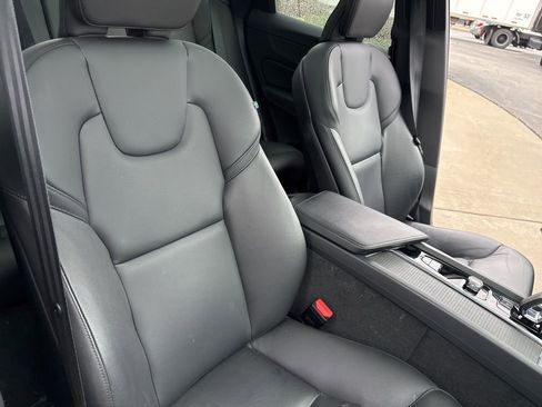 Certified 2024 Volvo XC60 B5 Core w/ Protection Package Premier image 33