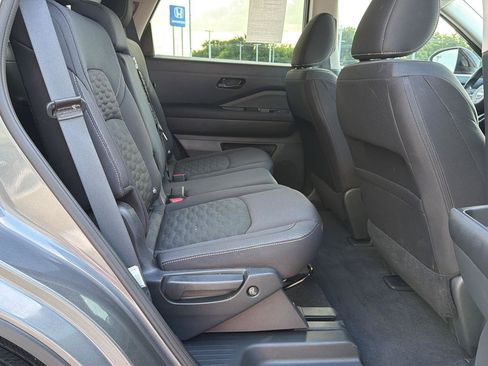 Used 2025 Nissan Pathfinder S FWD image 34
