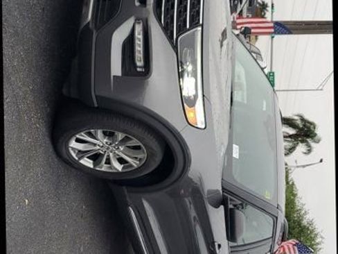 Certified 2022 Ford Explorer XLT w/ Equipment Group 202A image 3