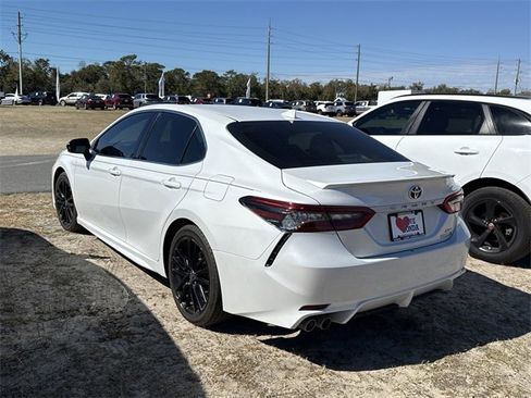 Used 2022 Toyota Camry XSE image 4