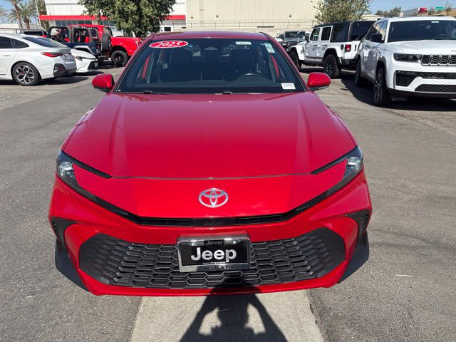 Used 2025 Toyota Camry SE FWD image 9