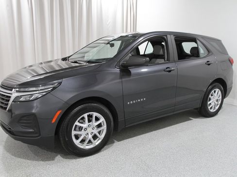 Certified 2022 Chevrolet Equinox LS image 3