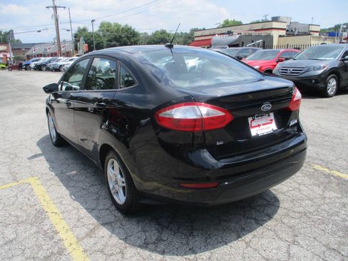Used 2019 Ford Fiesta SE FWD image 2