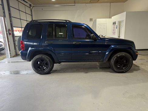 Used 2002 Jeep Liberty Limited image 2