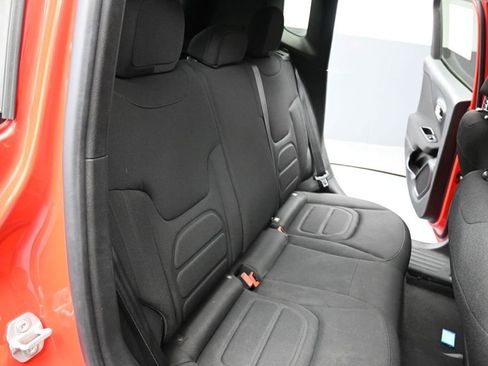 Used 2020 Jeep Renegade Latitude FWD image 24