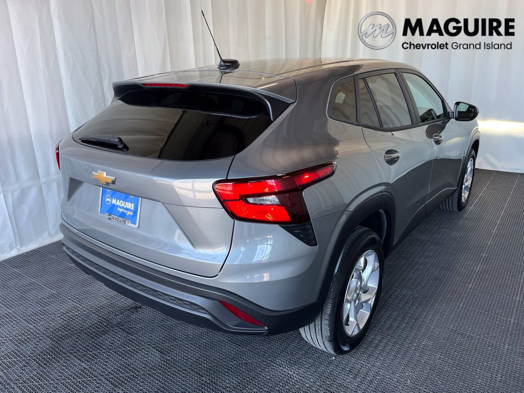 Used 2024 Chevrolet Trax LS w/ LS Convenience Package FWD image 28