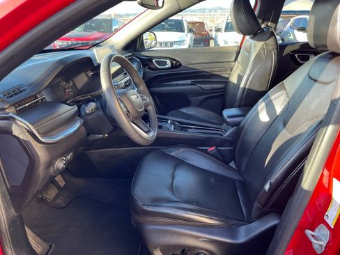 Used 2023 Jeep Compass Limited image 29