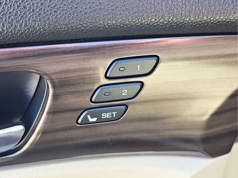 Used 2017 Honda Accord Touring image 13