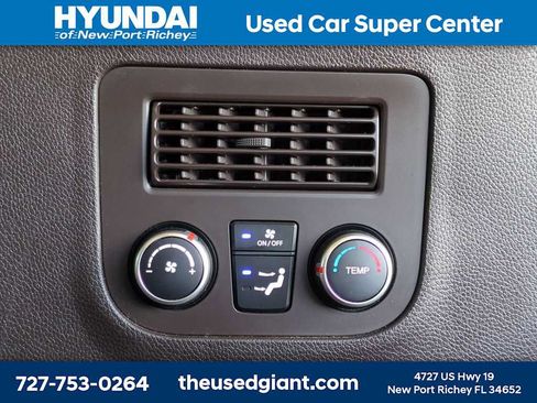 Used 2015 Hyundai Santa Fe Limited w/ Option Group 04 FWD image 33