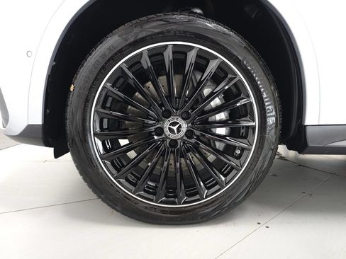 Certified 2025 Mercedes-Benz GLC 300 4MATIC image 38