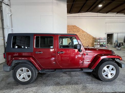 Used 2008 Jeep Wrangler Unlimited Sahara w/ Limited Unlimited Group AWD/4WD image 5