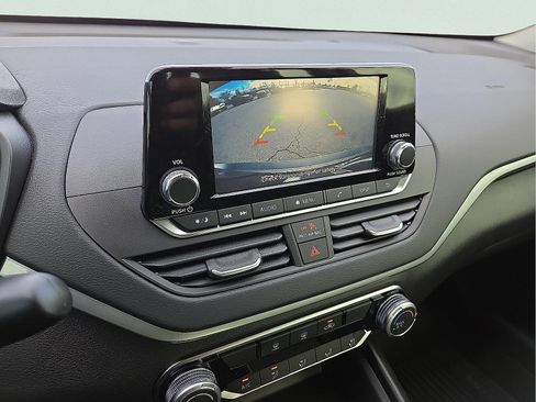 Used 2024 Nissan Altima 2.5 S image 16