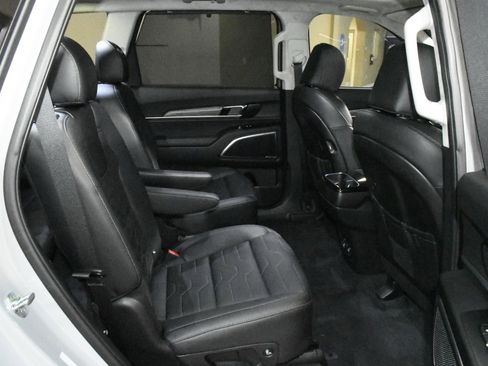 Used 2022 Kia Telluride SX w/ SX Prestige Package image 48