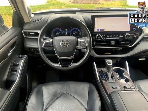 Used 2024 Toyota Highlander Platinum image 5