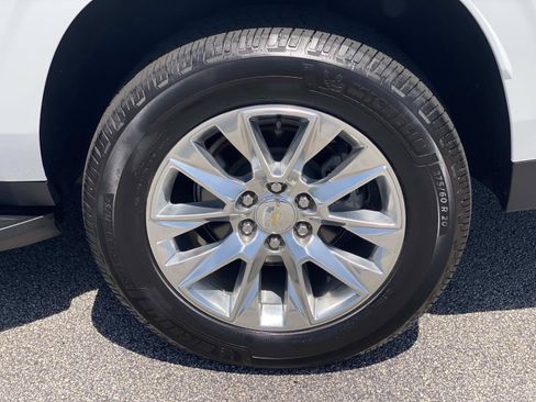 Used 2021 Chevrolet Suburban Premier w/ Premium Package AWD/4WD image 16