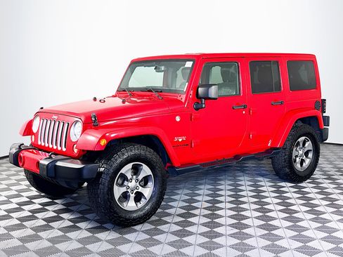 Used 2018 Jeep Wrangler Unlimited Sahara w/ Dual Top Group image 4