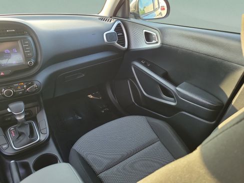 Used 2022 Kia Soul LX w/ Technology Package FWD image 11