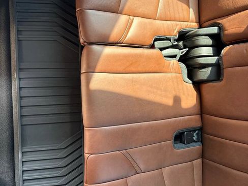 Used 2018 Cadillac Escalade Premium Luxury AWD/4WD image 21