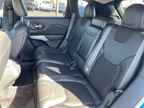 Used 2017 Jeep Cherokee Trailhawk image 21