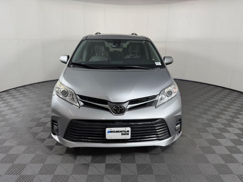 Used 2018 Toyota Sienna XLE w/ XLE Navigation Package FWD image 6