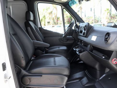 Used 2025 Mercedes-Benz Sprinter 2500 image 36