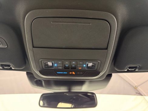 Used 2022 Ford Explorer Platinum w/ Equipment Group 601A AWD/4WD image 44