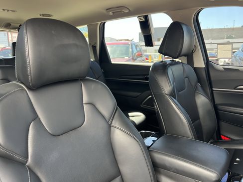 Used 2024 Kia Telluride S image 13