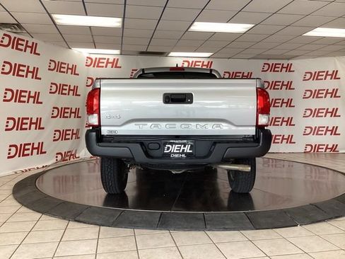 Used 2017 Toyota Tacoma SR AWD/4WD image 6