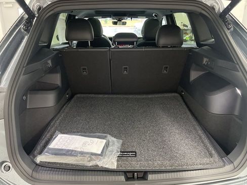 New 2026 Volkswagen Tiguan SE R-Line AWD/4WD image 34