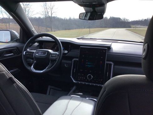 Used 2025 GMC Acadia Elevation image 22