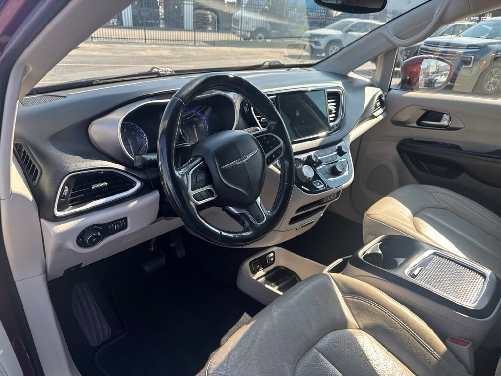 Used 2021 Chrysler Pacifica Touring-L FWD image 12