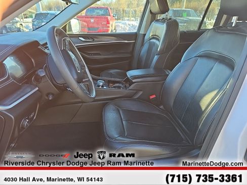 Used 2023 Jeep Grand Cherokee Limited w/ Luxury Tech Group II image 15