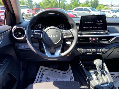 Used 2024 Kia Forte LXS w/ LXS Technology Package FWD image 7