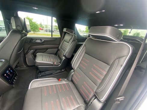 Used 2025 GMC Yukon AT4 Ultimate AWD/4WD image 24