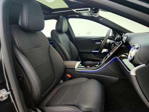 Used 2025 Mercedes-Benz C 300 Sedan image 15