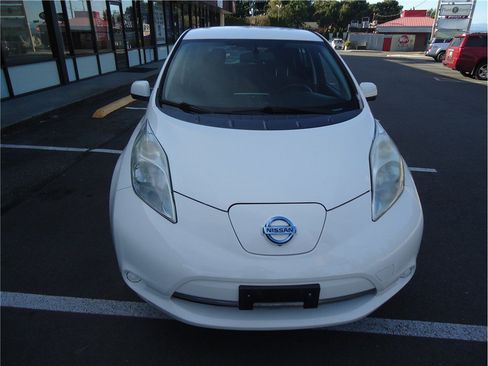 Used 2016 Nissan Leaf SV w/ Premium Package FWD image 2