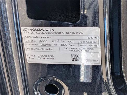 Used 2025 Volkswagen Tiguan SE AWD/4WD image 24