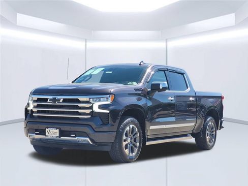 Used 2024 Chevrolet Silverado 1500 High Country w/ Technology Package AWD/4WD image 9