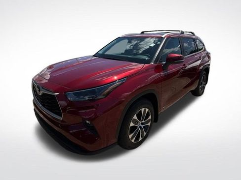 Used 2026 Toyota Highlander XLE AWD/4WD image 3