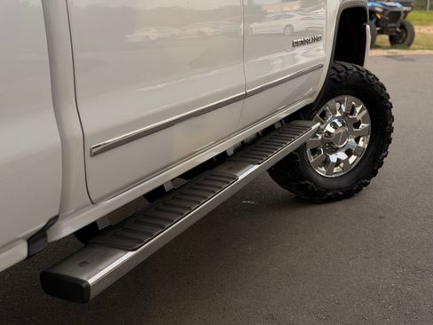 Used 2019 GMC Sierra 2500 Denali w/ Duramax Plus Package AWD/4WD image 23