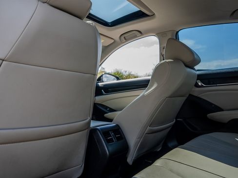 Used 2018 Honda Accord Touring image 31