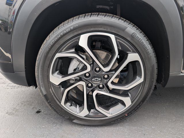 Used 2024 Chevrolet Trax RS w/ Sunroof Package FWD image 28